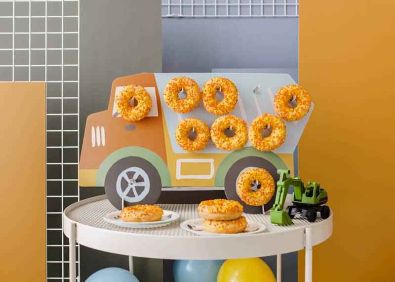 Soporte para donuts con forma de camion