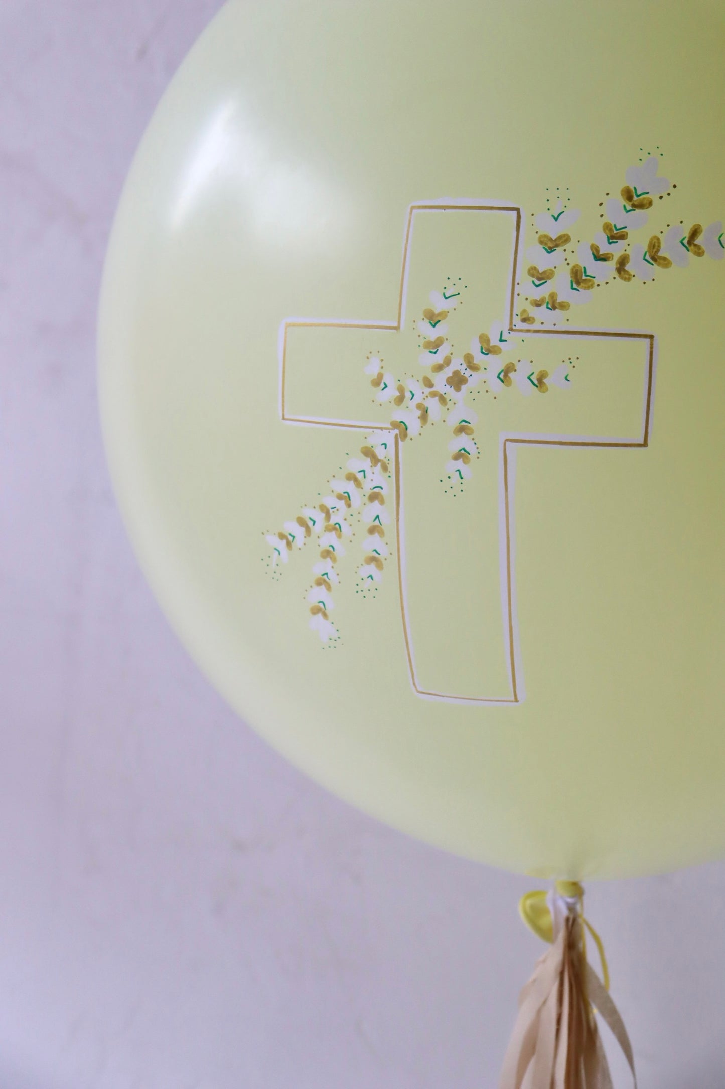 Globo XL con cruz y ramillete de flores