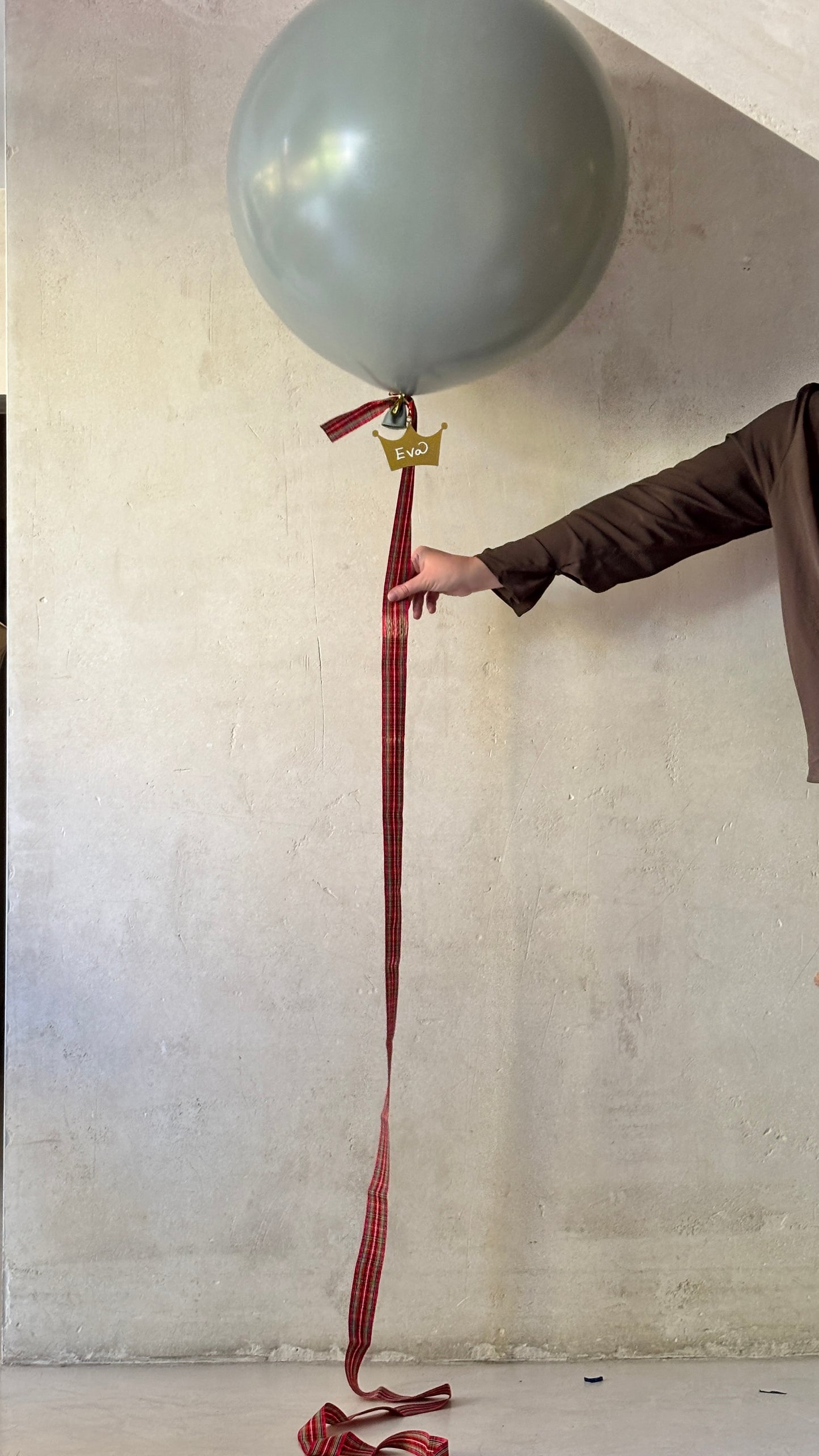 Globo XL con corona de metacrilato personalizable