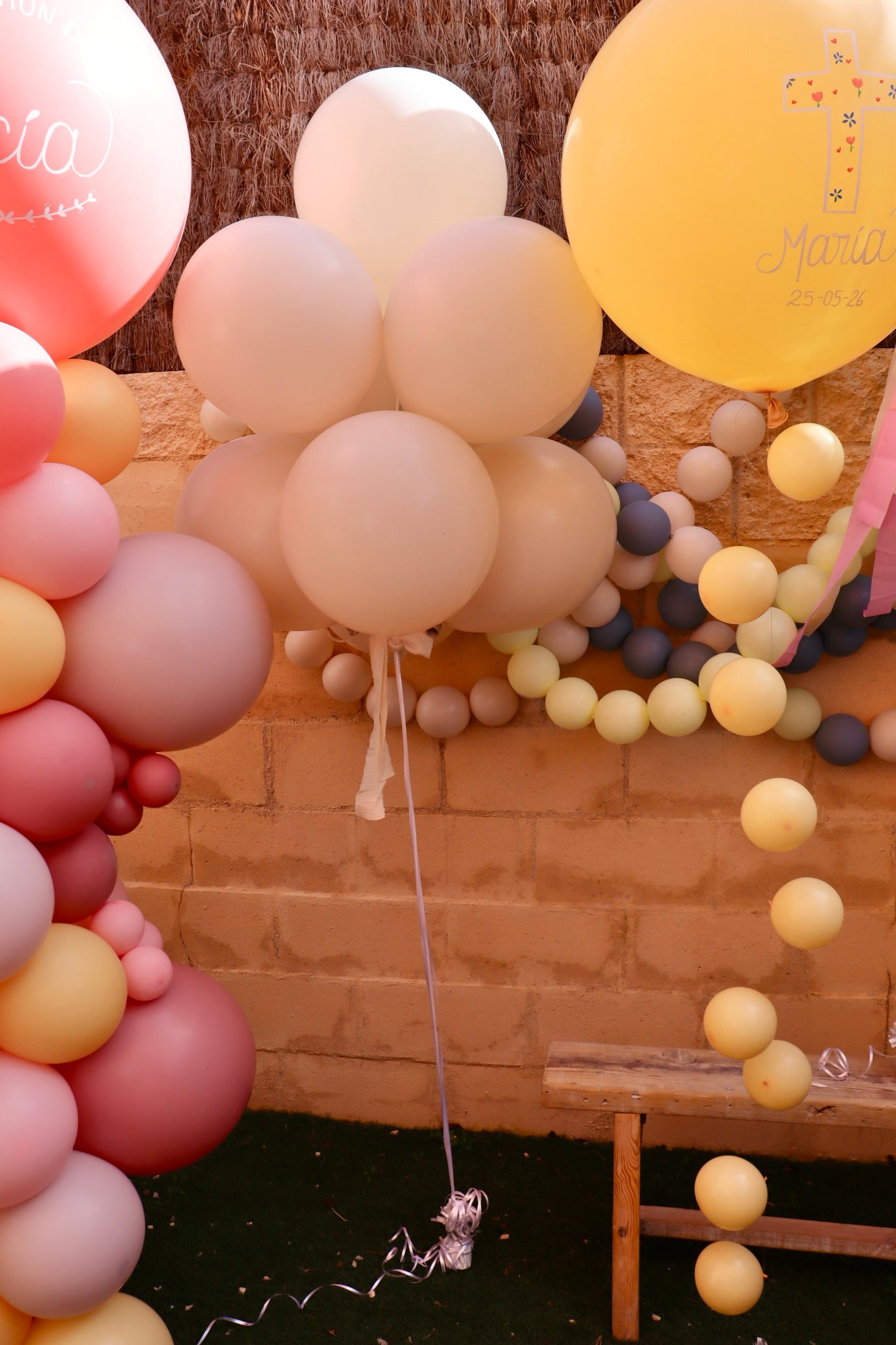 Ramo de Globos Crema con Lazo