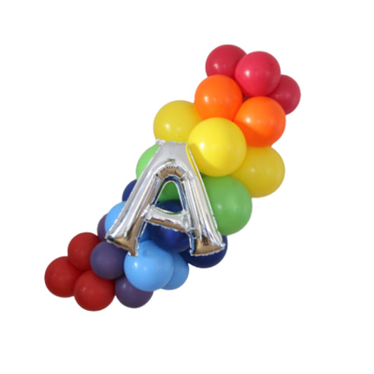 Guirnalda globos inflados de colores con letra plateada