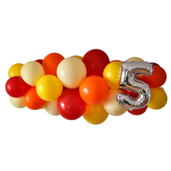 Guirnalda globos tonos naranja con número plateado