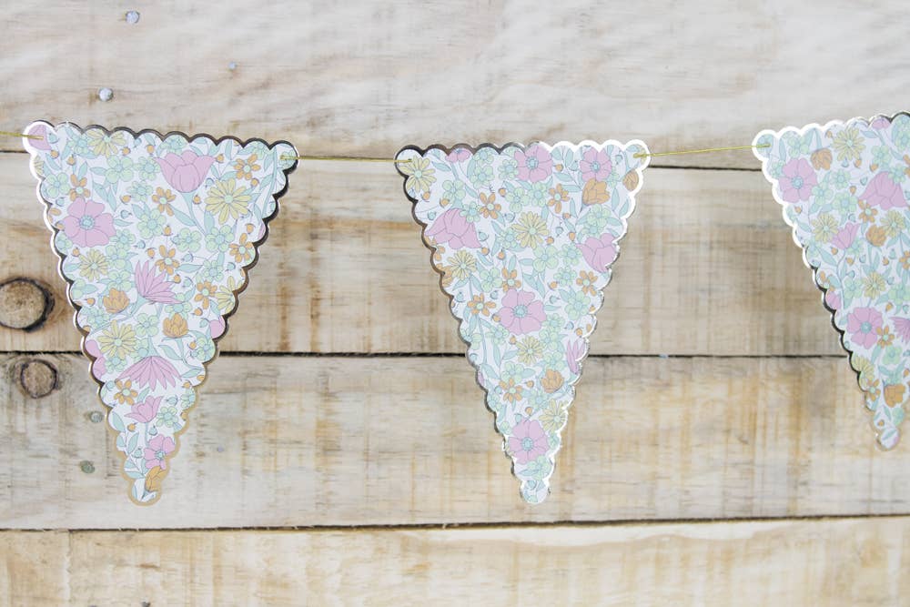 Guirnalda de banderines flores