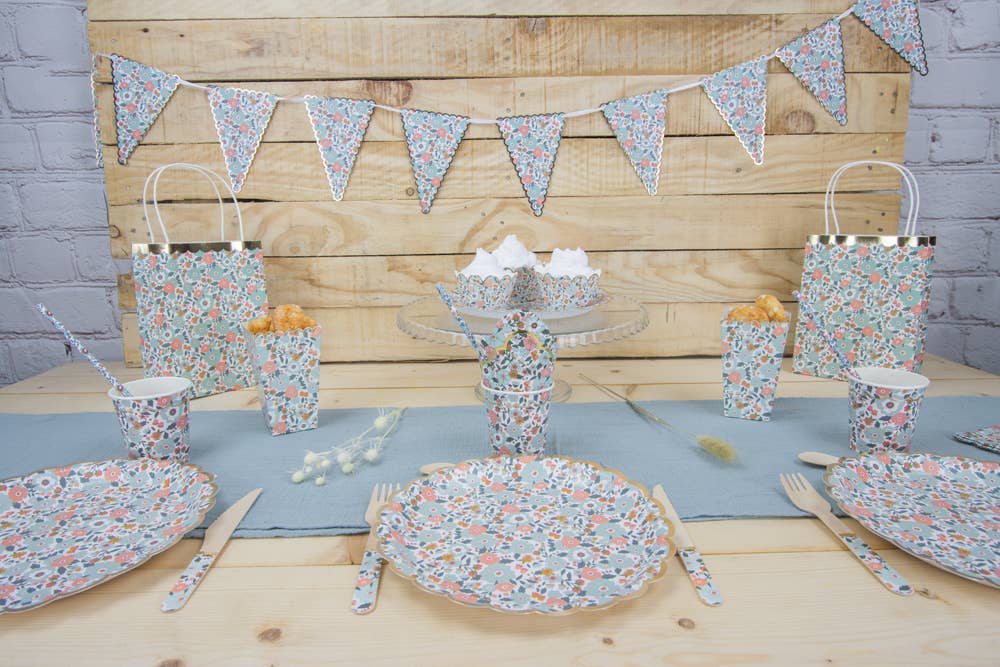 Platos pequeños festoneados de flores- pack 8 uds.