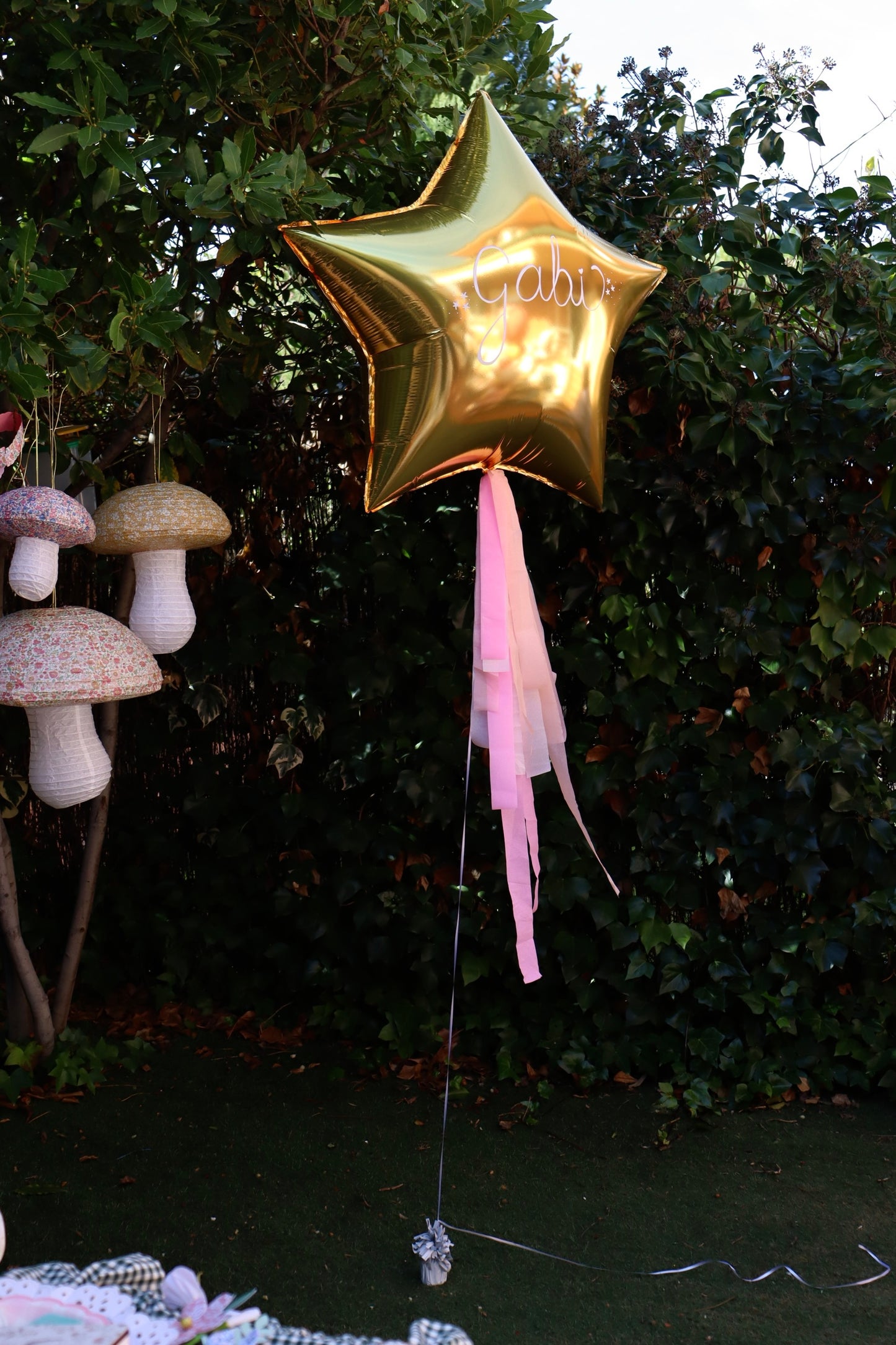 Globo Estrella XL Dorada con Borla de Papel Crepé