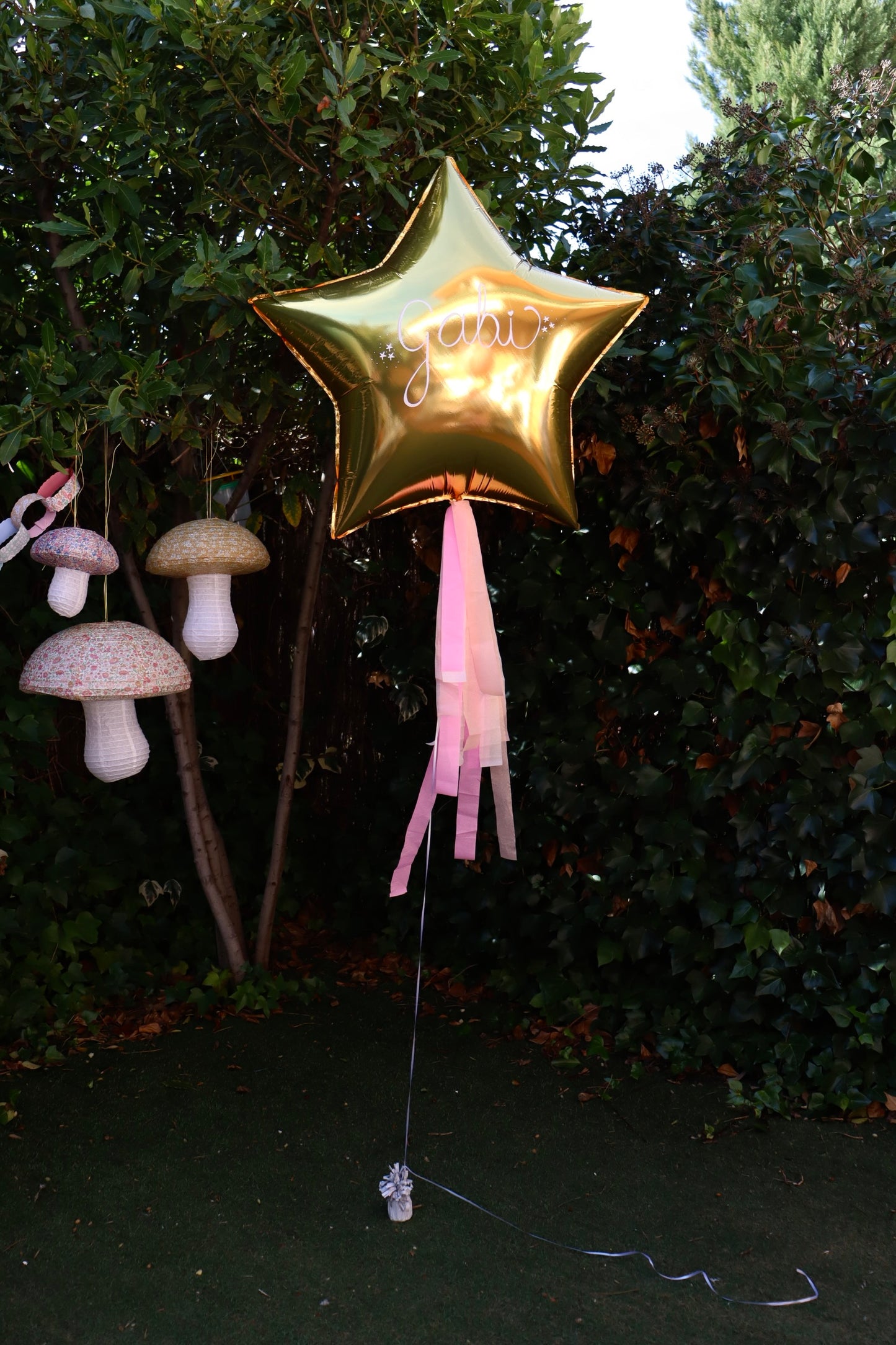 Globo Estrella XL Dorada con Borla de Papel Crepé