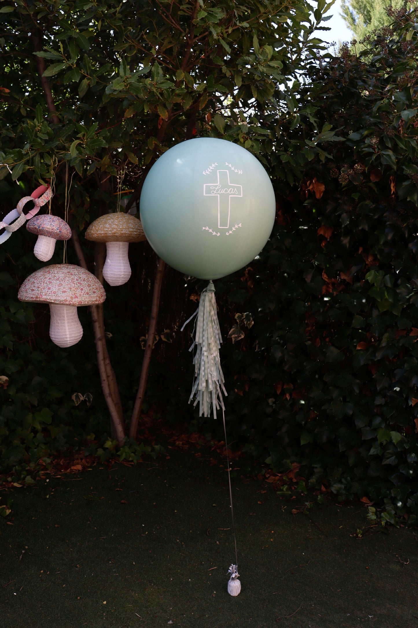 Globo XL con cruz dibujada a mano