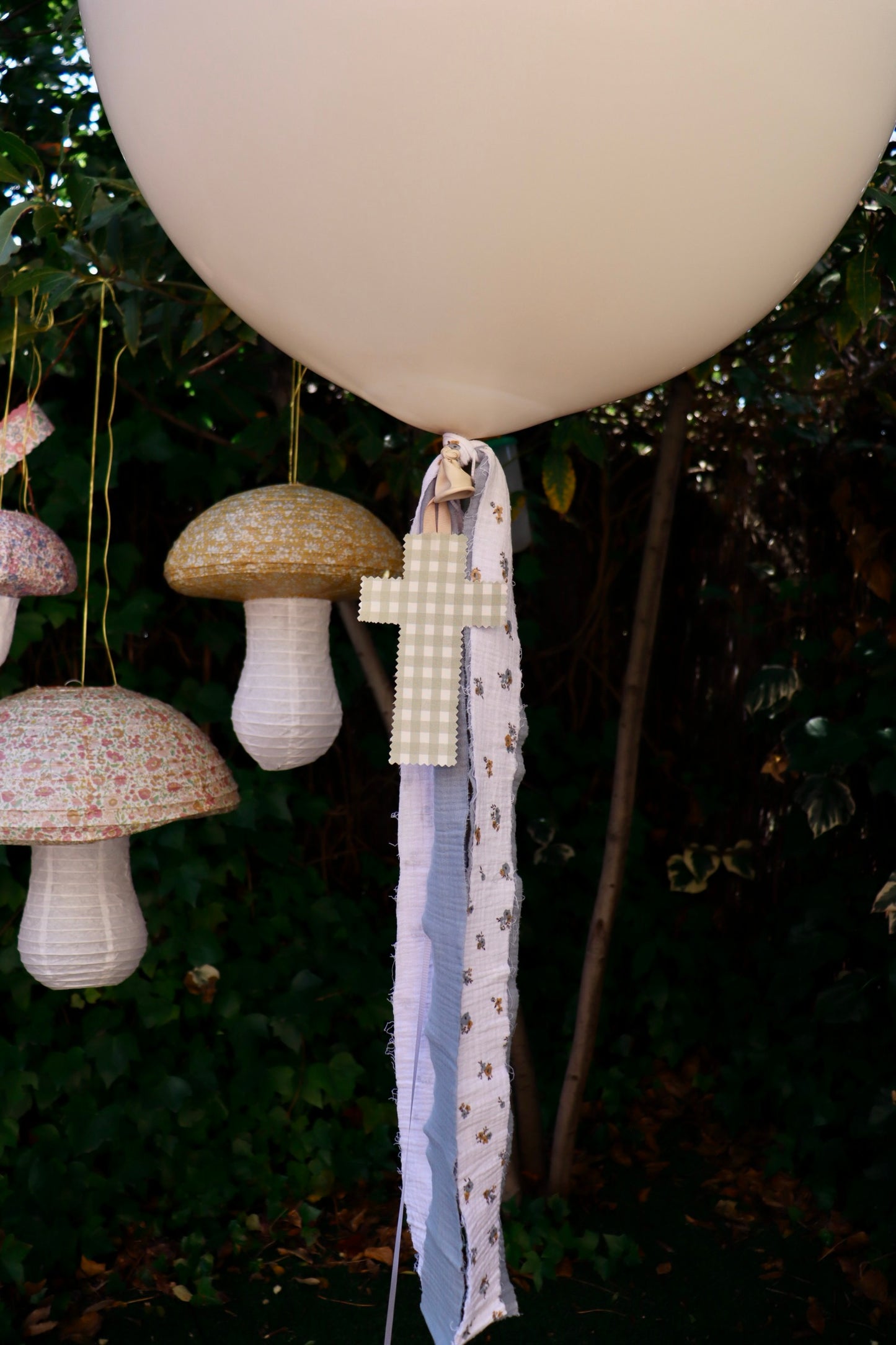 Globo XL Personalizado con Lazos y Cruz de Tela Jo&Co