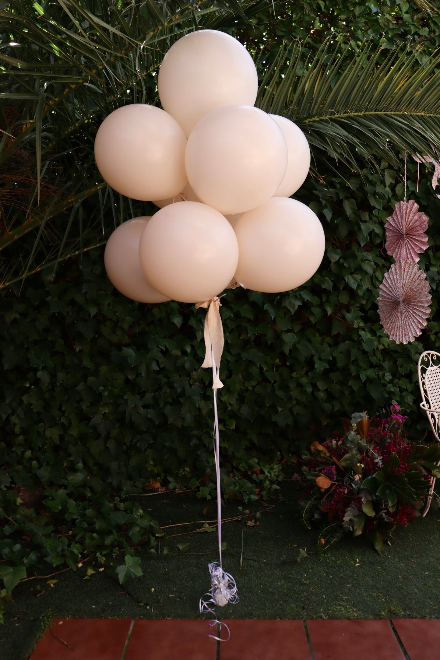 Ramo de Globos Crema con Lazo