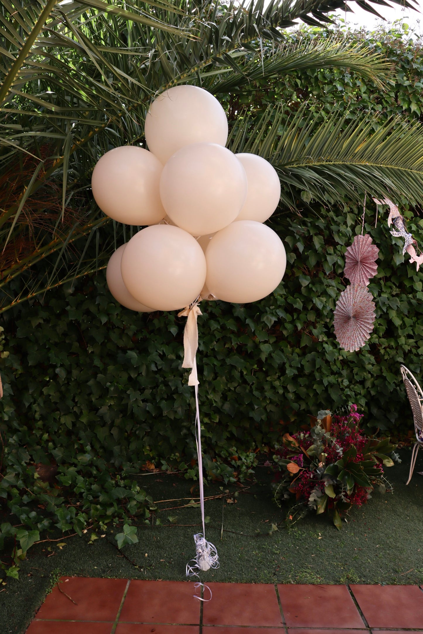 Ramo de Globos Crema con Lazo