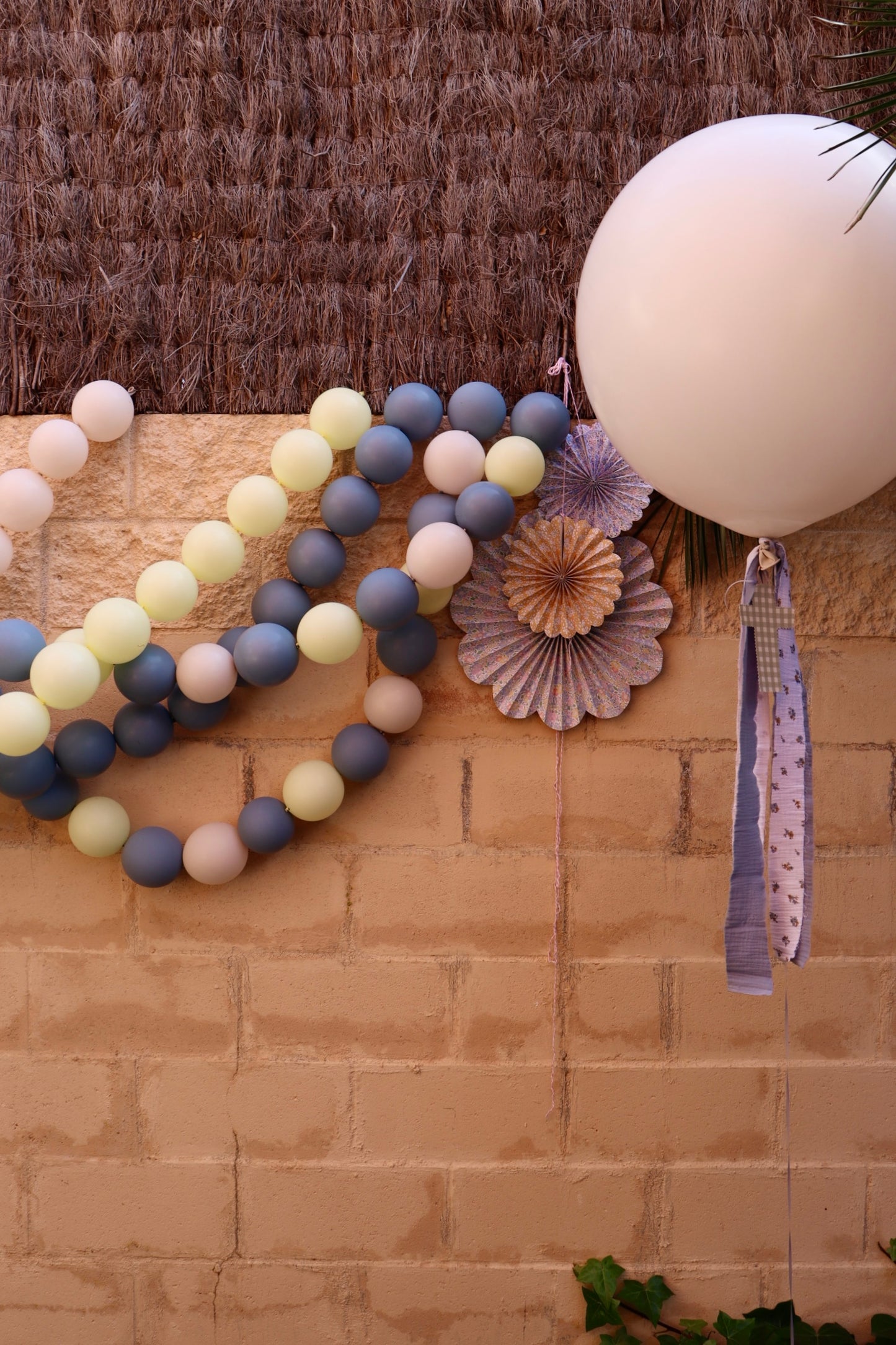 Globo XL Personalizado con Lazos y Cruz de Tela Jo&Co