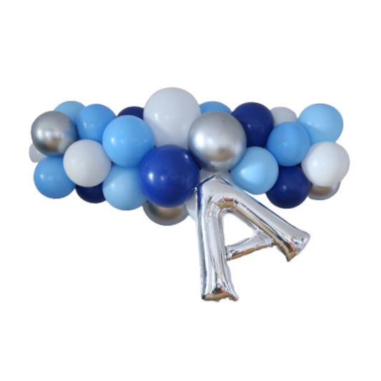 Guirnalda globos inflados tonos azules con letra plateada