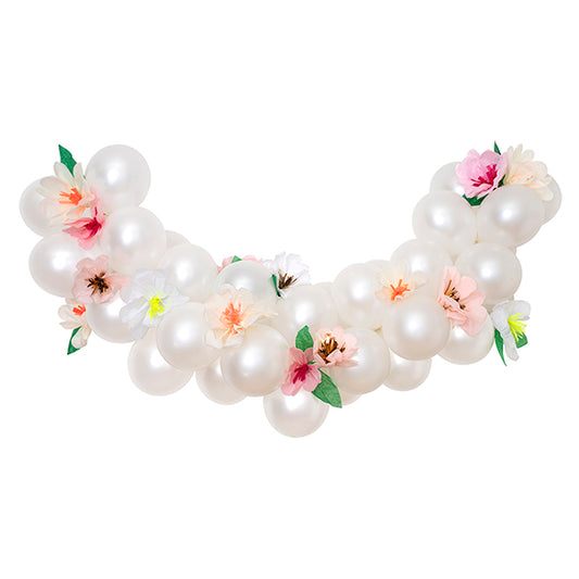 Guirnalda de globos para automontaje blancos con flores